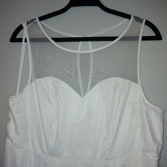 Stunning Torrid Hi-Lo Ivory dress!!! - Picture 7 of 10